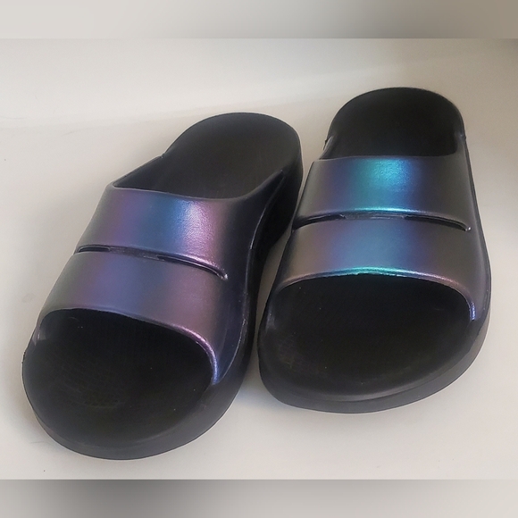 OOFOS Iridescent Slide Sandals - Black with Blue/Purple Sheen - Picture 2 of 8